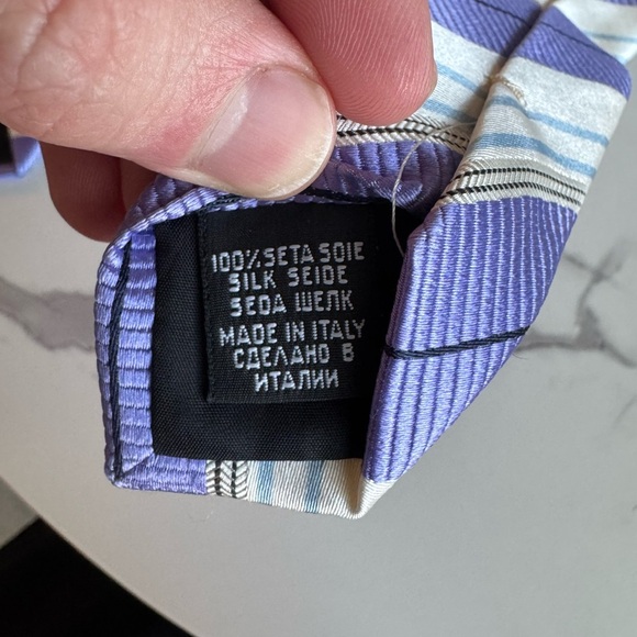 Hugo Boss Men’s Tie NWT Adult standard Size - purple/white stripe - Picture 5 of 7